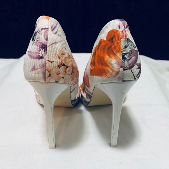 JustFab Floral Pumps 🌸 - Picture 3 of 3
